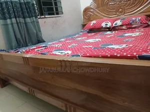 ৬ ফুট বাই ৭ ফুট খাট
