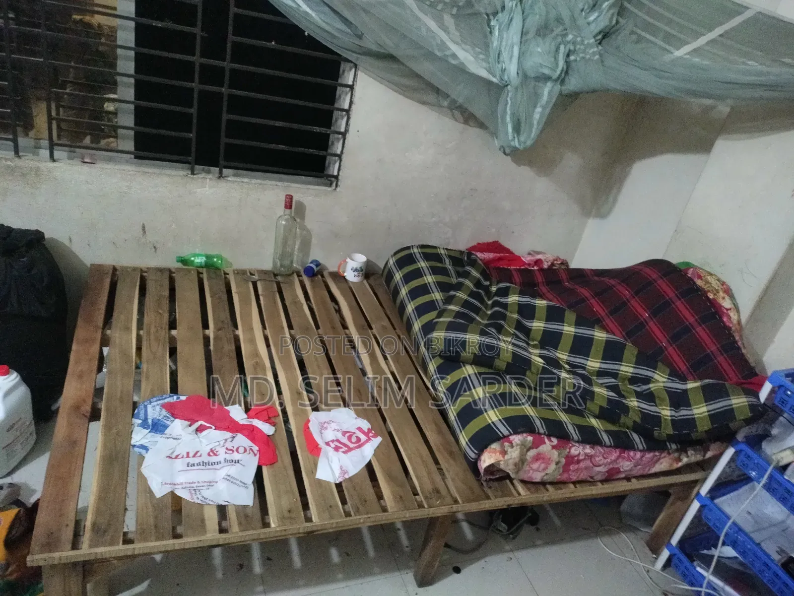 Semi double bed for sale. Location Choytala, Jamgora