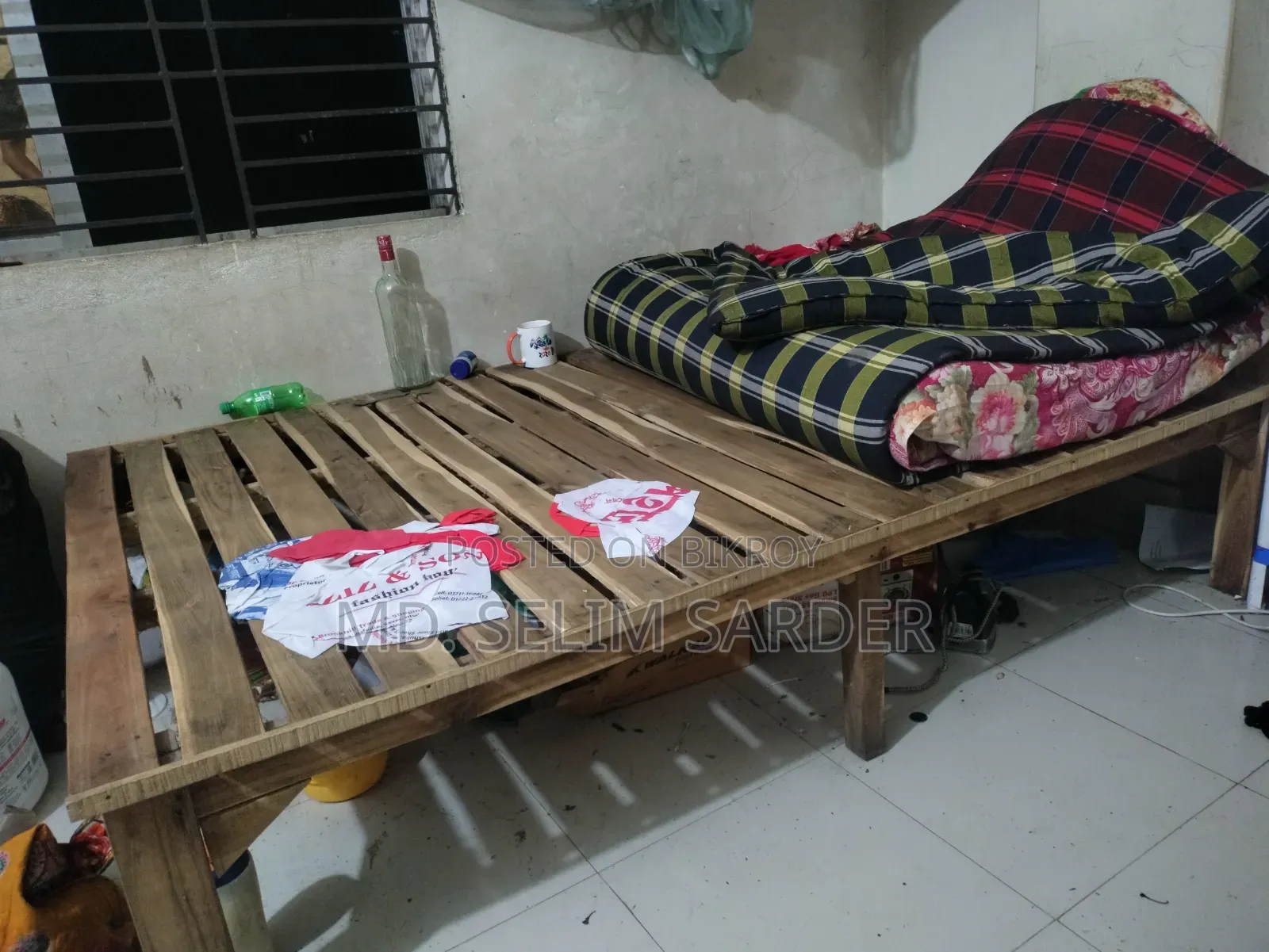 Semi double bed for sale. Location Choytala, Jamgora