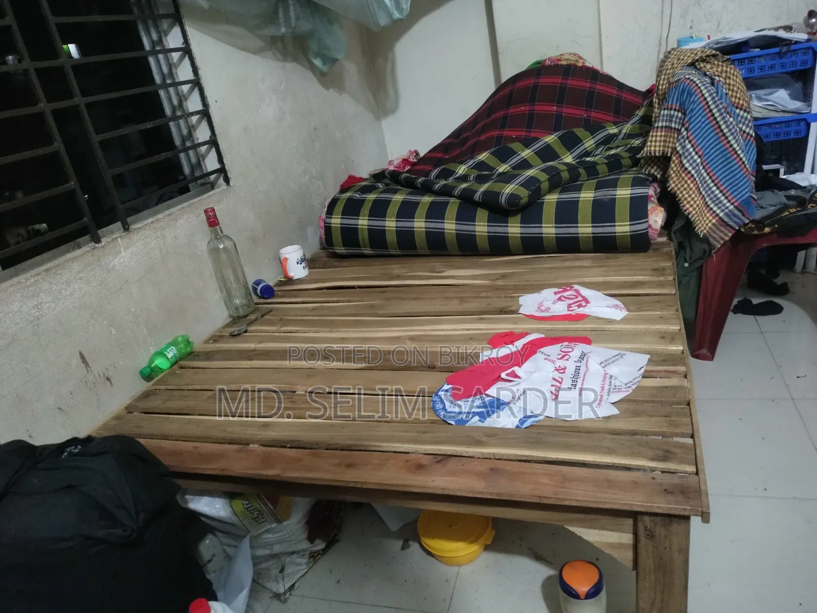 Semi double bed for sale. Location Choytala, Jamgora