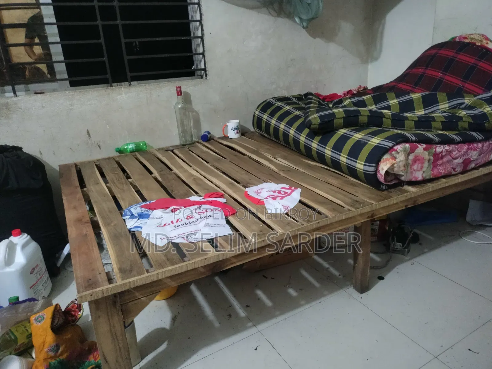 Semi double bed for sale. Location Choytala, Jamgora