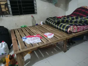 Semi double bed for sale. Location Choytala, Jamgora