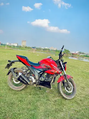 সুজুকি জিক্সার এফআই এবিএস ২০২২ লাল