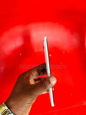 Tecno Spark Slim ২৫৬ জিবি সাদা