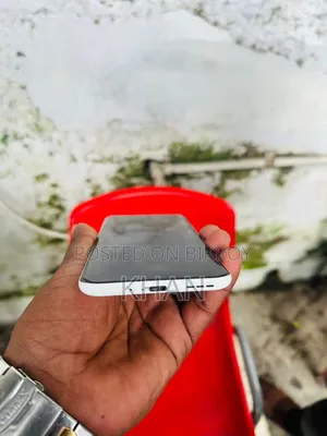 Tecno Spark Slim ২৫৬ জিবি সাদা