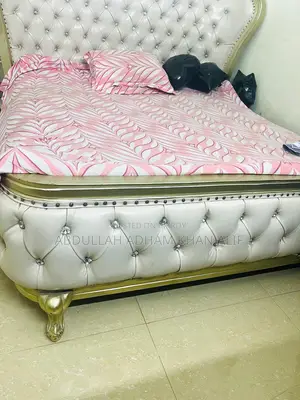 Mahogany Wood Bed Size- 6 Feet by 7 Feet Bed
