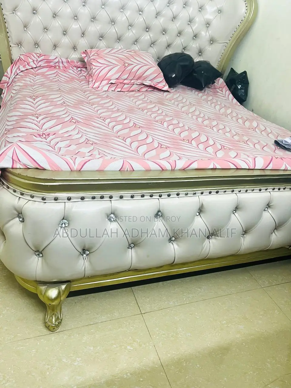 Mahogany Wood Bed Size- 6 Feet by 7 Feet Bed