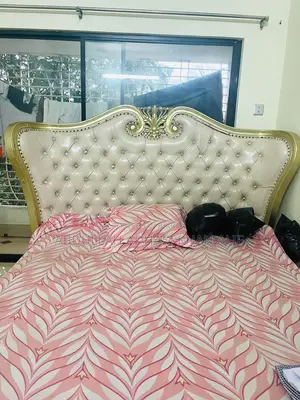 Mahogany Wood Bed Size- 6 Feet by 7 Feet Bed