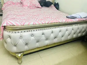 Mahogany Wood Bed Size- 6 Feet by 7 Feet Bed