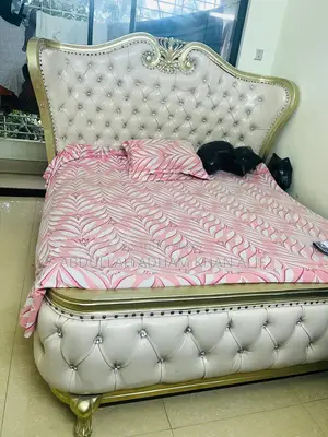 Mahogany Wood Bed Size- 6 Feet by 7 Feet Bed