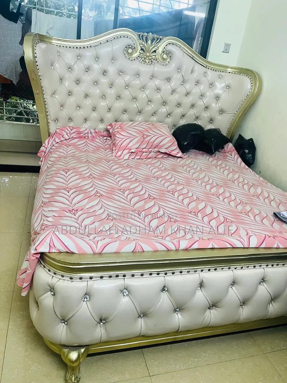 Mahogany Wood Bed Size- 6 Feet by 7 Feet Bed