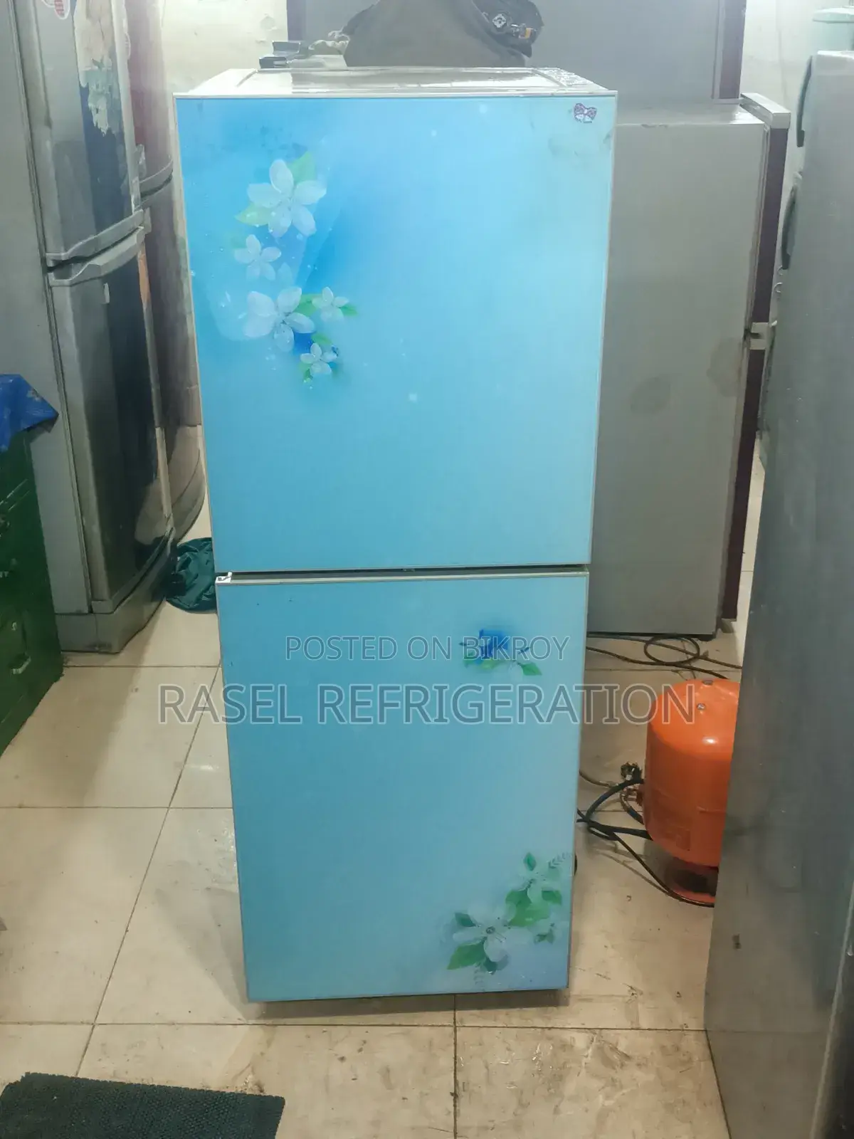 14 CFT running Singer fridge for sale.