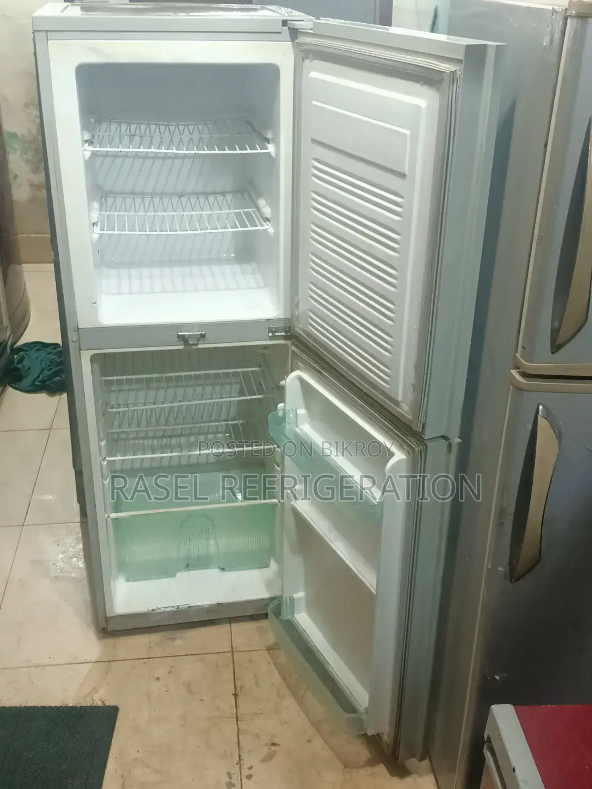 14 CFT running Singer fridge for sale.