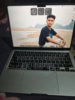 Laptop Apple MacBook Air 2025 M4 16GB Apple M4 SSHD+SSD 256GB