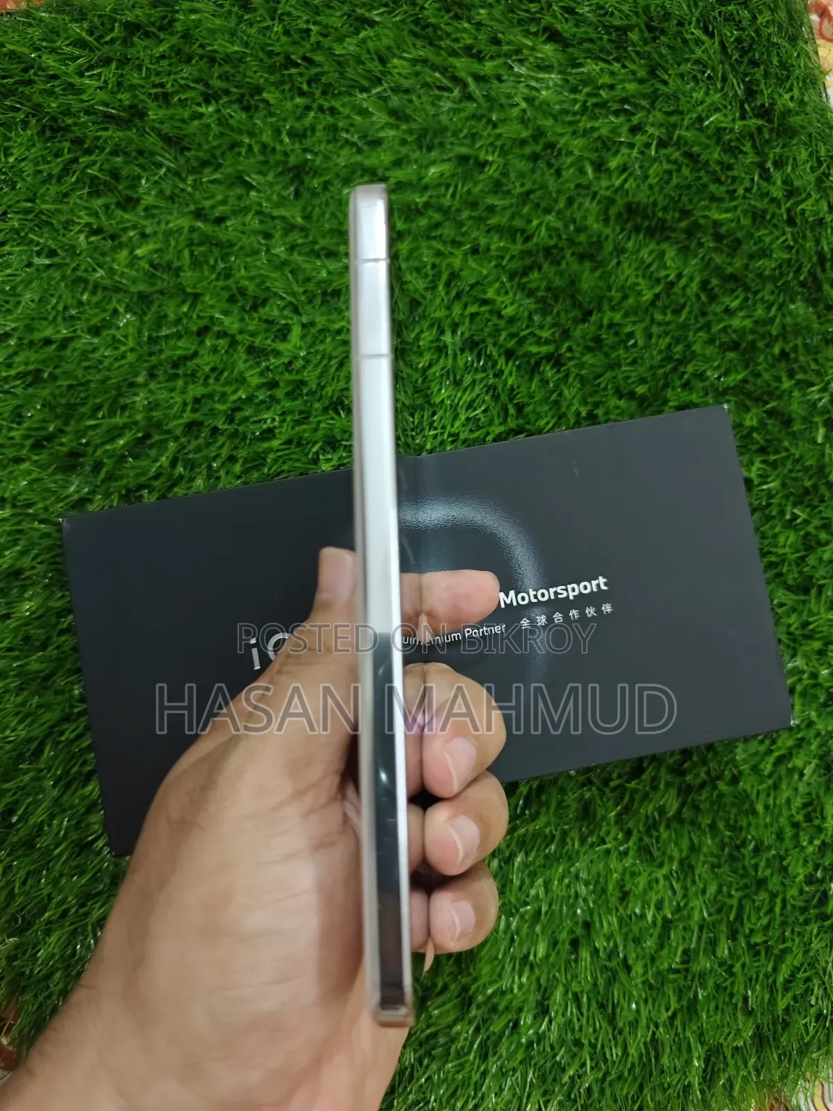 New iQOO 13 256 GB White