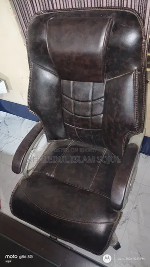 টেবিল চেয়ার অফিস সেটআপ