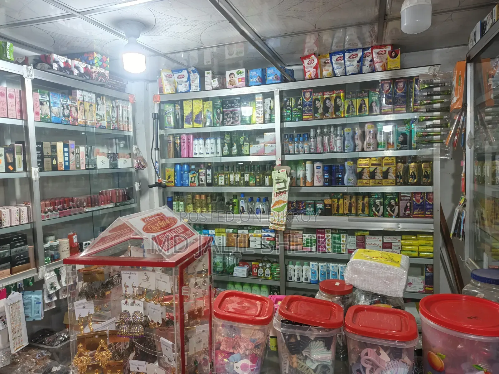 কসমেটিকের ডেকোরেশন বিক্রয় করা হবে