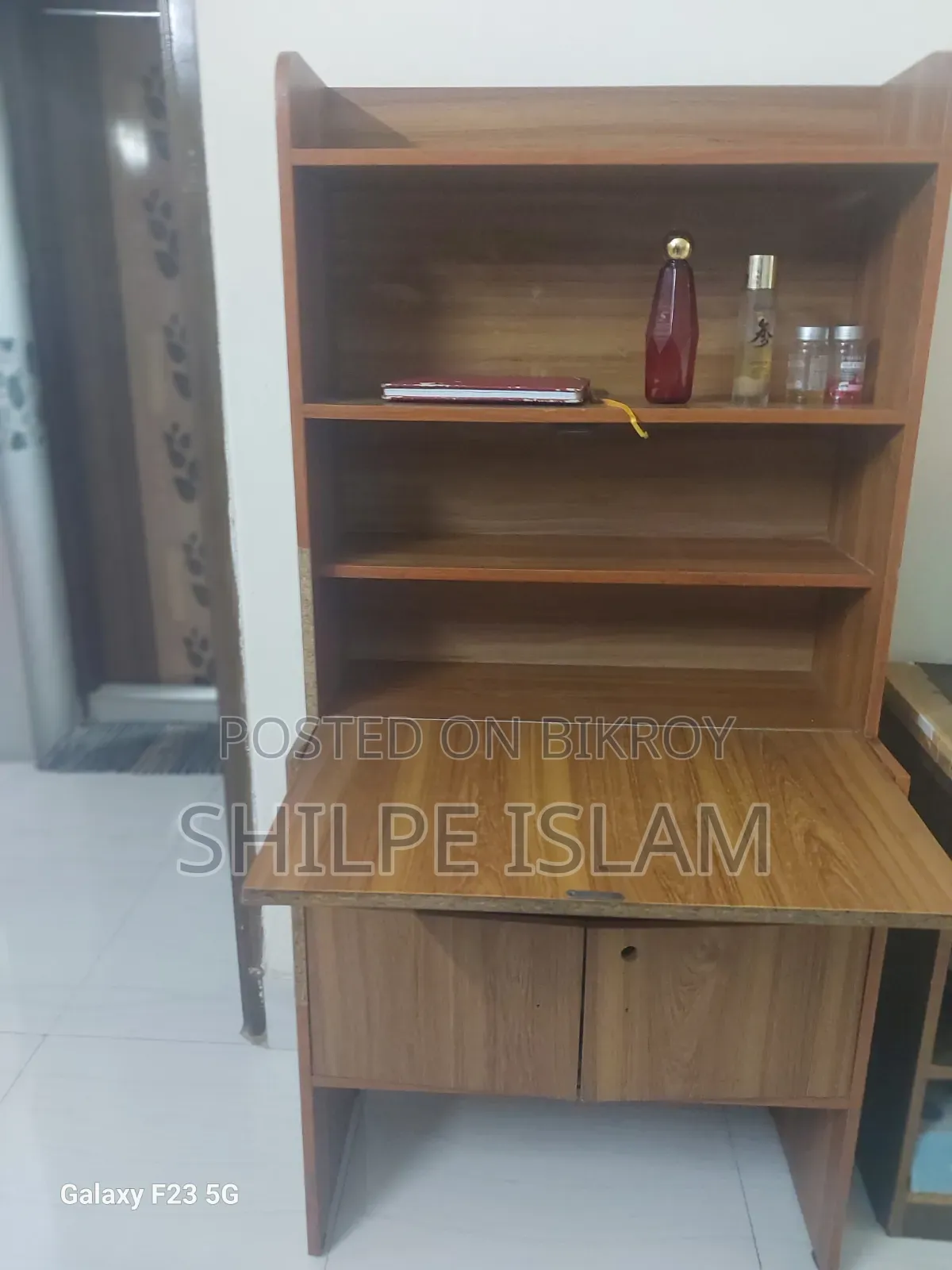 স্টাডি টেবিল