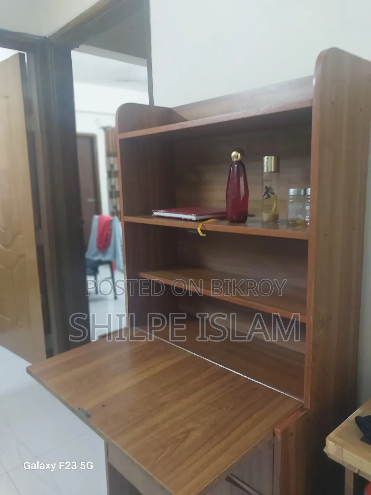 স্টাডি টেবিল