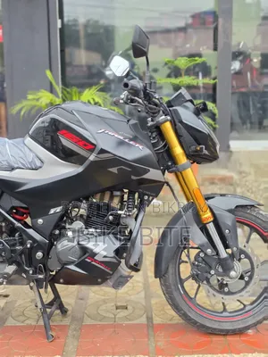 Hero Thriller 160R 4V 2025 Black