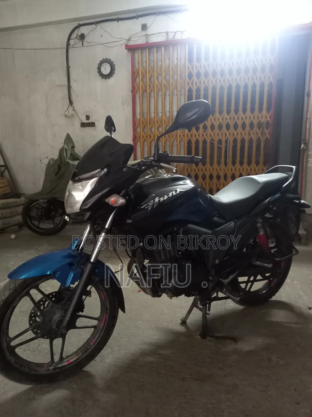 Hero Hunk 2022 Black