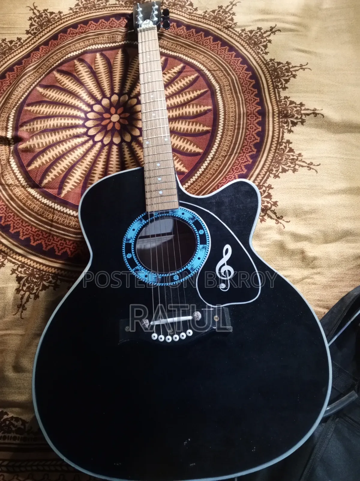 Guitar in high condition, used for only 6 months