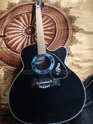 Guitar in high condition, used for only 6 months