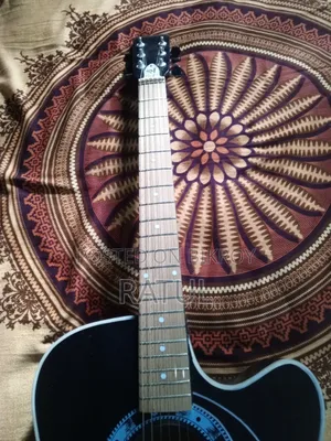 Guitar in high condition, used for only 6 months