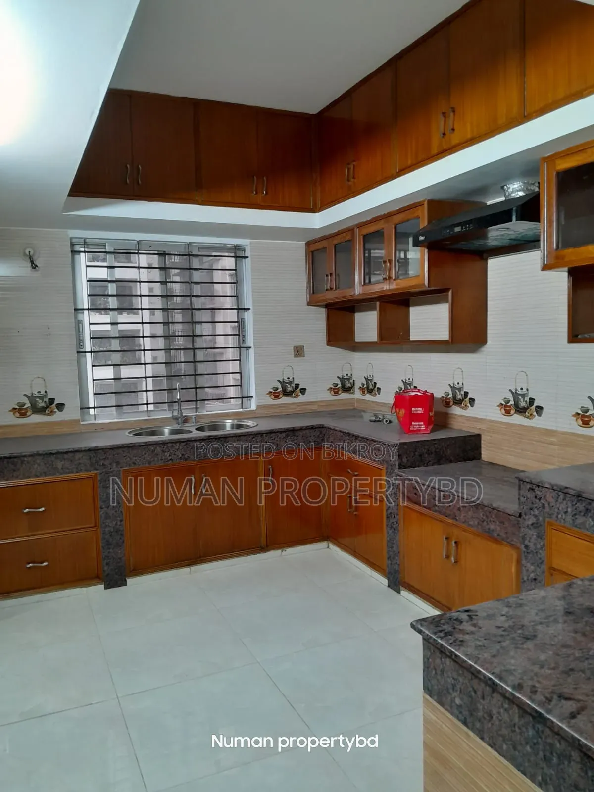 4-bedroom Apartment in Numan Property Bd, Bashundhara for rent