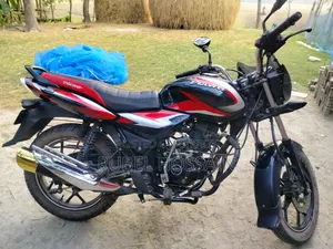 বাজাজ ডিসকভার ১২৫ ২০২৪ ব্ল্যাক