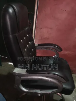 অফিস চেয়াী