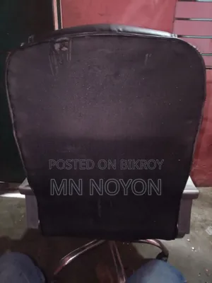 অফিস চেয়াী