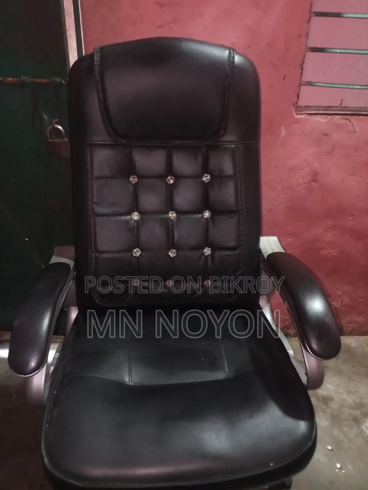 অফিস চেয়াী