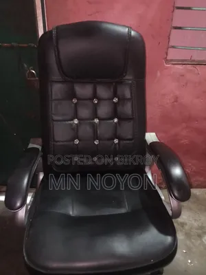 অফিস চেয়াী