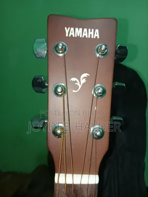 Acoustic Guitar (Yamaha Fs 100 C)
