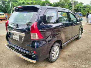 টয়োটা আভানজা ২০১২ কালো