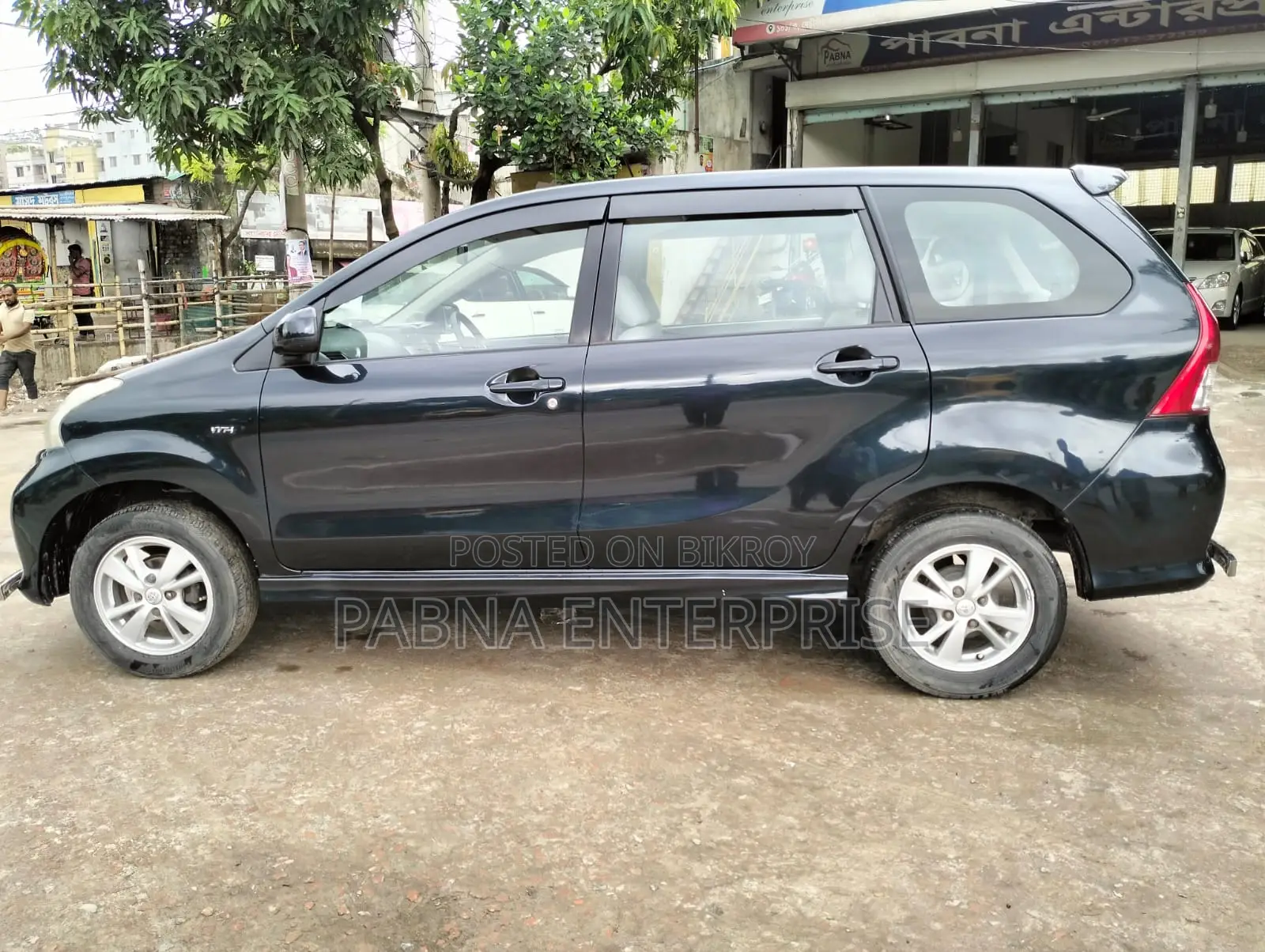 টয়োটা আভানজা ২০১২ কালো
