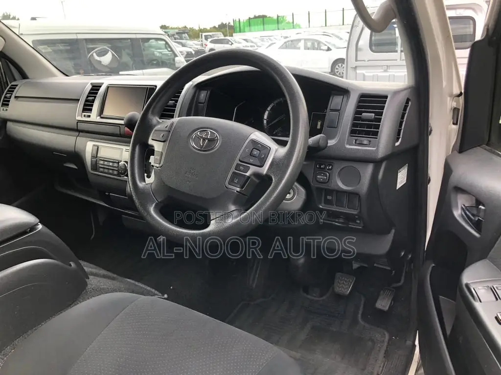 Toyota HiAce 2021 White
