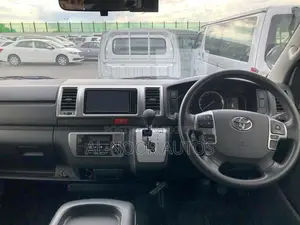 Toyota HiAce 2021 White