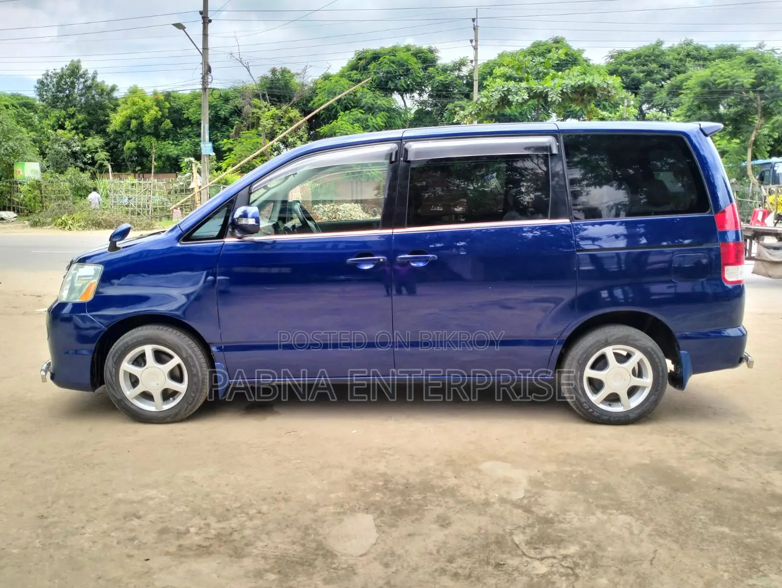 Toyota Noah 2002 Blue