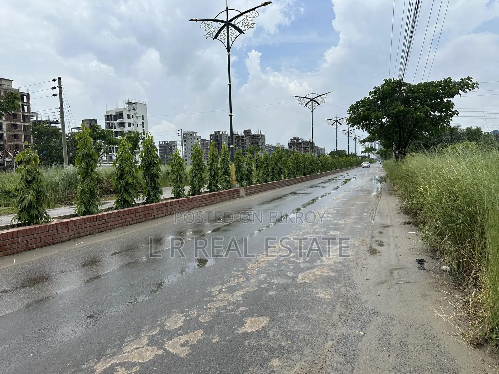 ব্লক-এন, ৪ কাঠা, দক্ষিণমুখী, ২০০ ফুট রাস্তার কাছে ৩য় প্লট, বসুন্ধরা