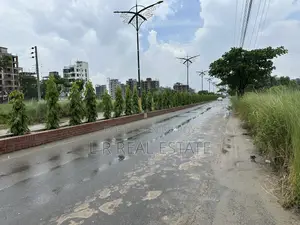 ব্লক-এন, ৪ কাঠা, দক্ষিণমুখী, ২০০ ফুট রাস্তার কাছে ৩য় প্লট, বসুন্ধরা