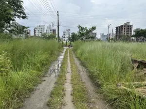 ব্লক-এন, ৪ কাঠা, দক্ষিণমুখী, ২০০ ফুট রাস্তার কাছে ৩য় প্লট, বসুন্ধরা