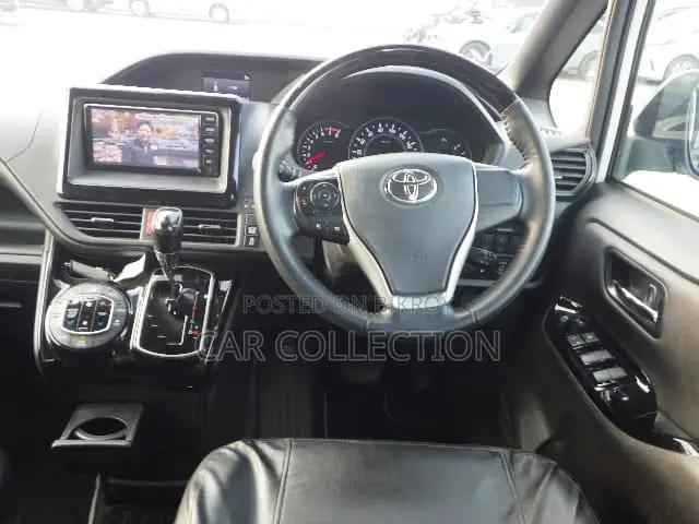 Toyota Noah 2021 Pearl