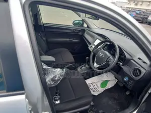Toyota Axio 2021 Silver