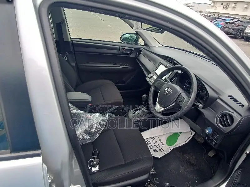 Toyota Axio 2021 Silver