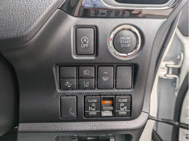 Toyota Noah 2021 Pearl