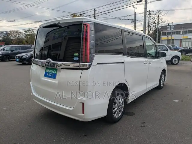 Toyota Noah 2021 Pearl