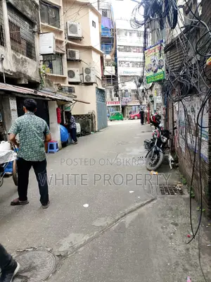 6-Bedroom House in White Property, Elephant Road for sale