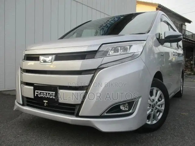 Toyota Noah 2021 Silver